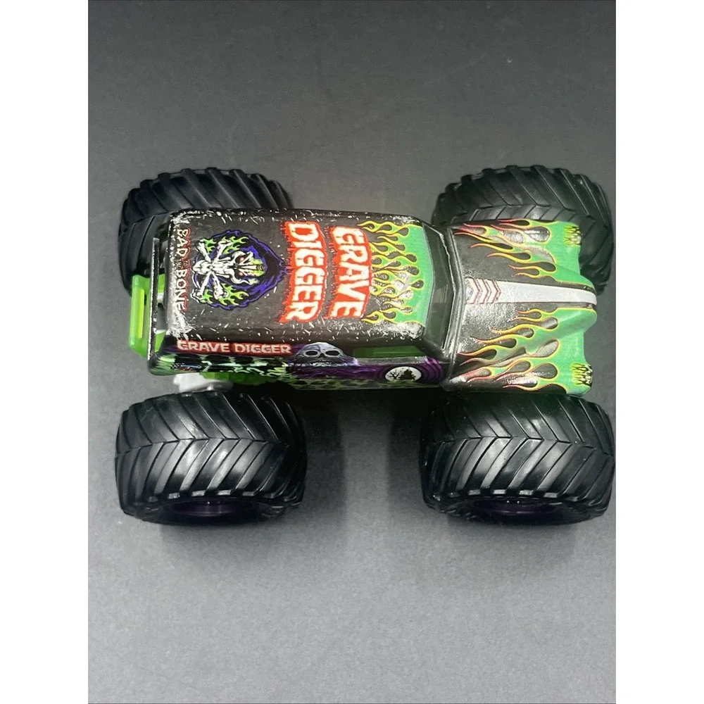 Monster Jam Grave Digger Diecast Top Monster Truck Bad To‎ The Bone 1:64 Scale